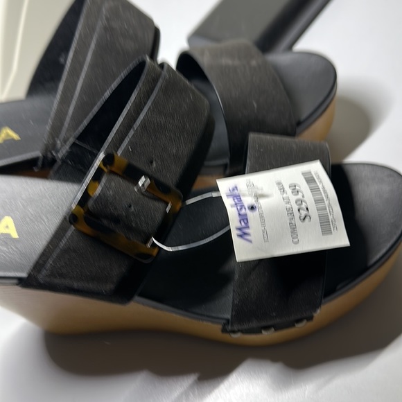 Black tortoise buckle wedges - Picture 2 of 4